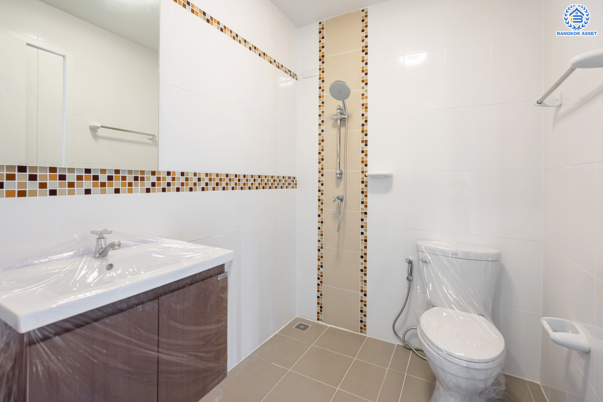 ทาวน์เฮ้าส์มือสองนนทบุรี ม.วิลเลตไลท์ ราชพฤกษ์-ปิ่นเกล้า เนื้อที่ 17.2 ตร.ว. ฟังก์ชัน 3 ห้องนอน 2 ห้องน้ำ จอดรถได้ 2 คัน  บนทำเลสะดวกสบาย เดินทางง่าย เข้า-ออกได้หลายเส้นทาง ทั้งทางราชพฤกษ์ กาญจนาภิเษก และนครอินทร์ เพียง 5 นาทีถึงจุดขึ้นทางด่วน "ศรีรัช"